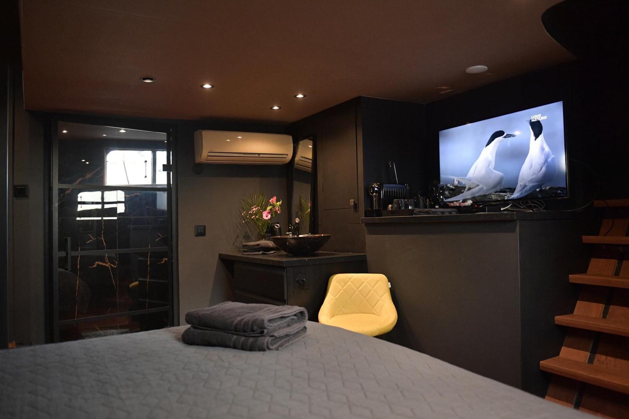 Euphrate Houseboat Hotell Amsterdam Exteriör bild