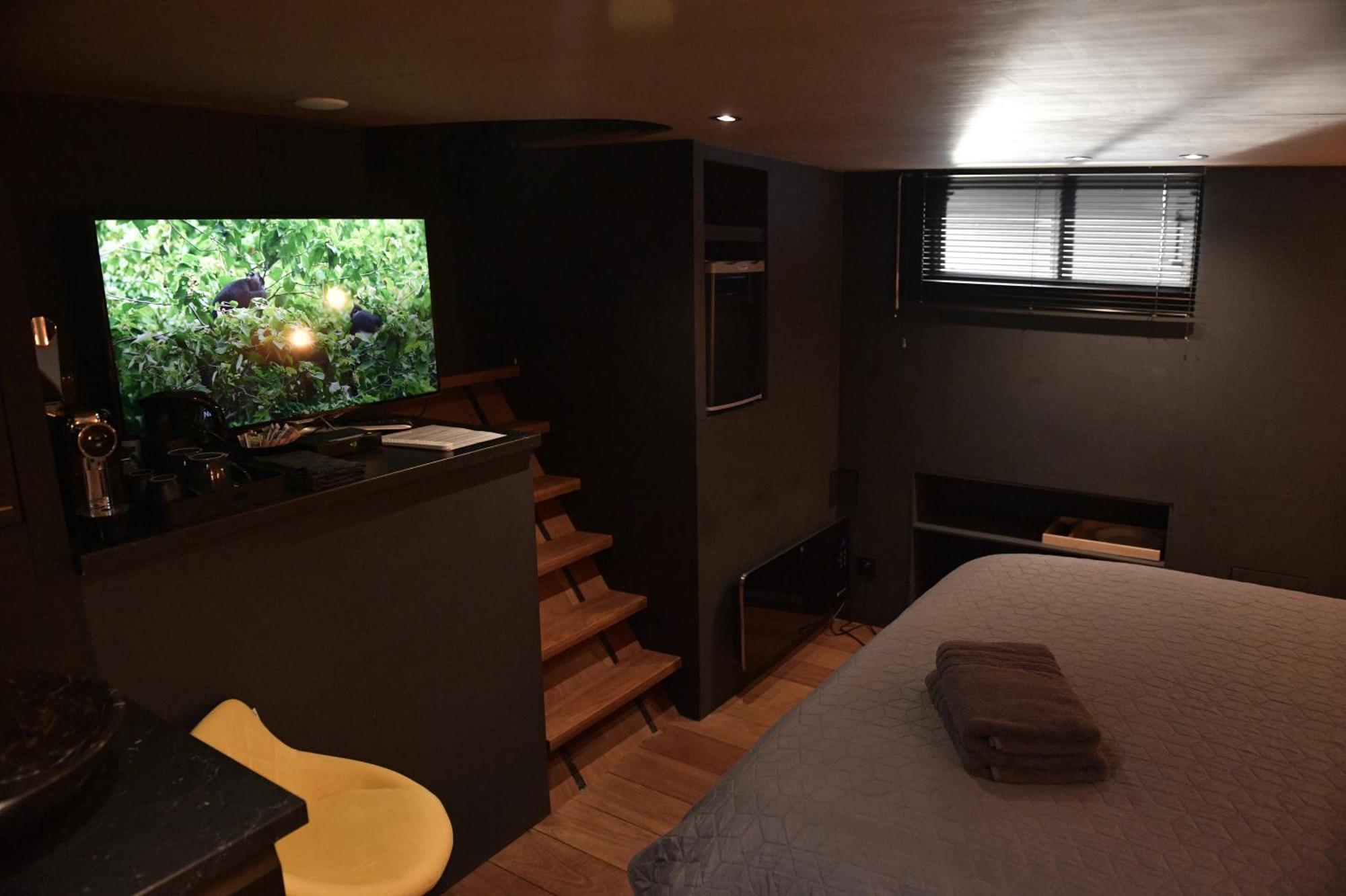 Euphrate Houseboat Hotell Amsterdam Exteriör bild