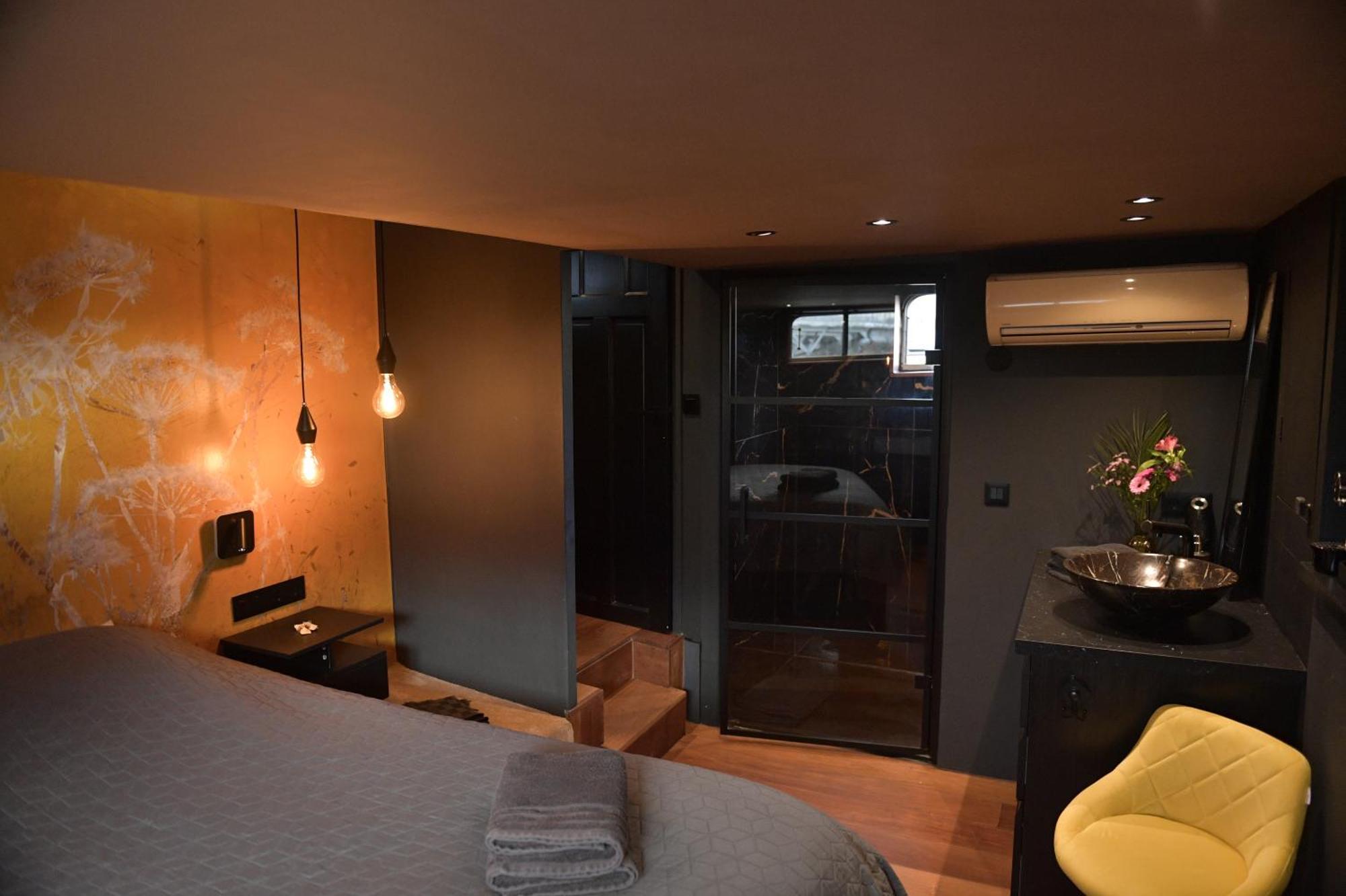 Euphrate Houseboat Hotell Amsterdam Exteriör bild